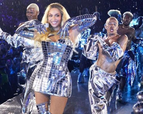 Beyoncé Performed in a Gold Alberta Ferretti Gown and a Custom Jacquemus Look During her Renaissance Tour in France